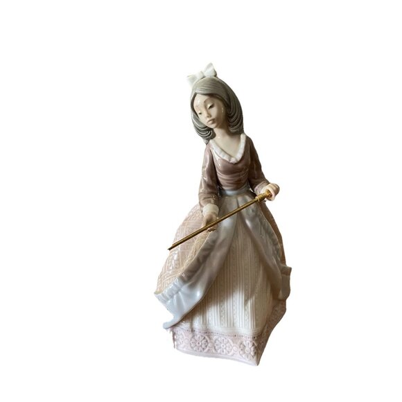 LLADRO JOLIE GIRL / WOMAN HOLDING PARASOL FIGURINE #5210 Excellent Condition! - Picture 1 of 4